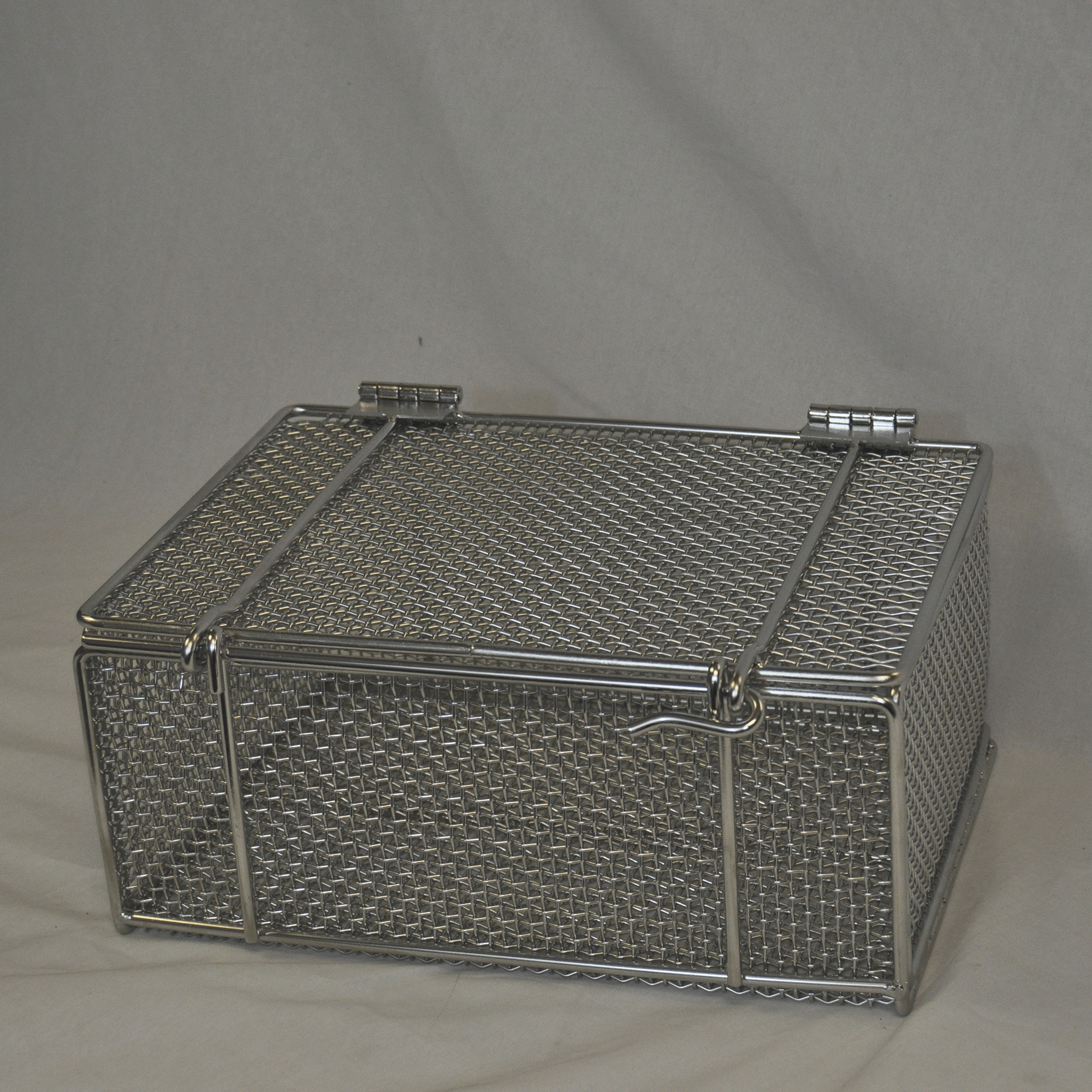 Marlin Steel Wire Cleaning Basket with Hinged Lid, Electropolished finish, 14in.L x 11in.W x 6.56in.H